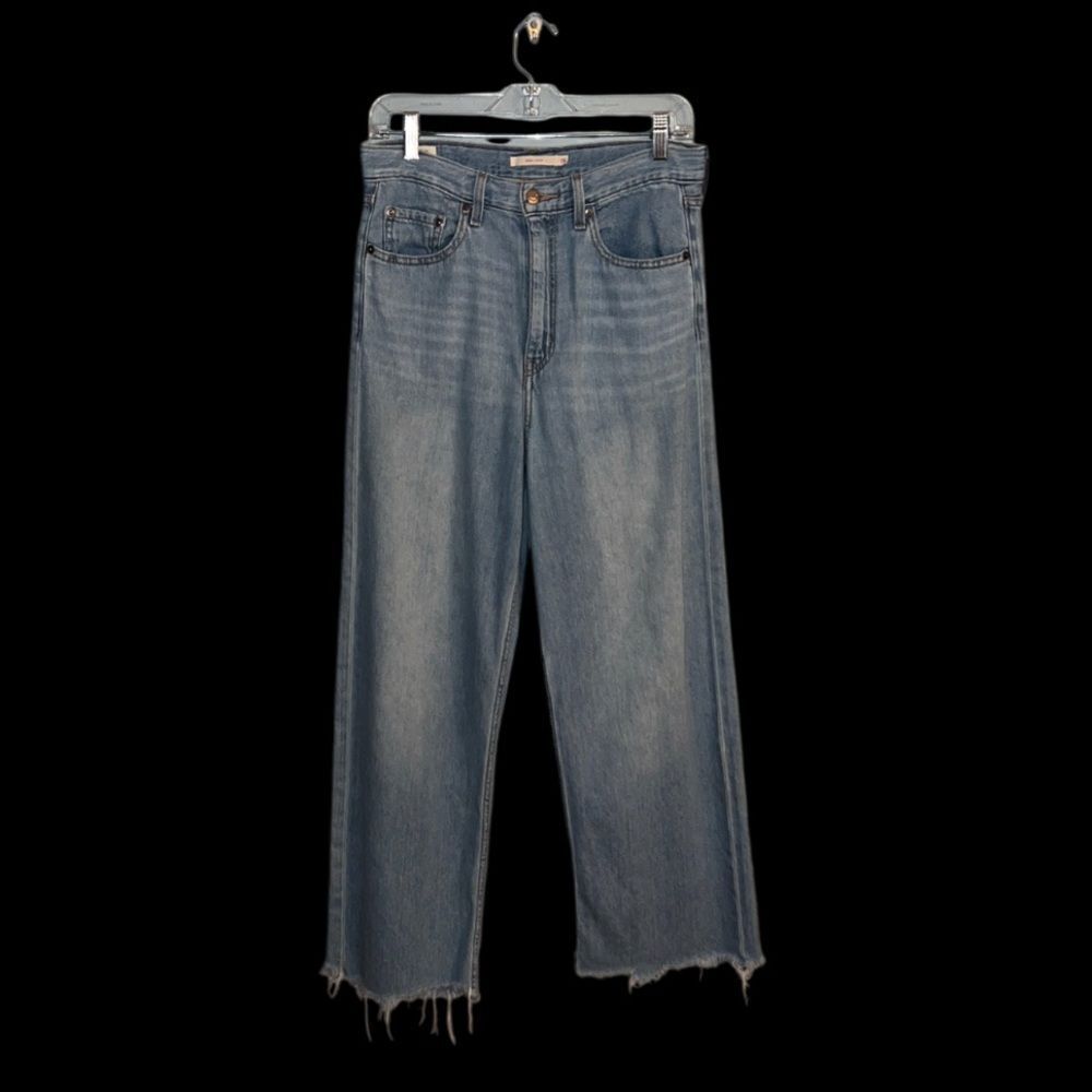 Levi’s premium High Loose Women’s 28 frayed hem jeans